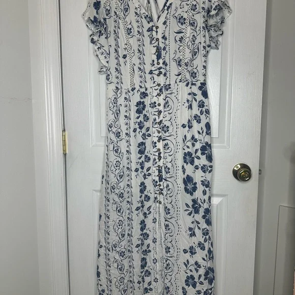 EUC American Rag Blue and White Flutter Sleeve Maxi Sundress - Picture 2 of 8